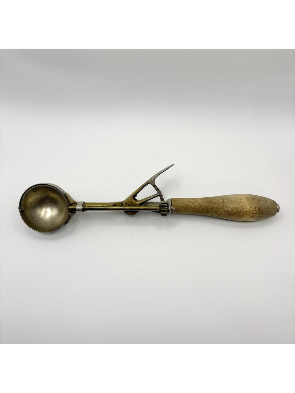 Gilchrist No. 31 Size 24 Ice Cream Scoop Vintage Wood Handle Lever 10-1/2”